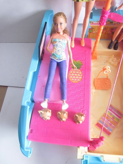 Barbie Puppy mobile SUV Camper Van Car Playground play set.