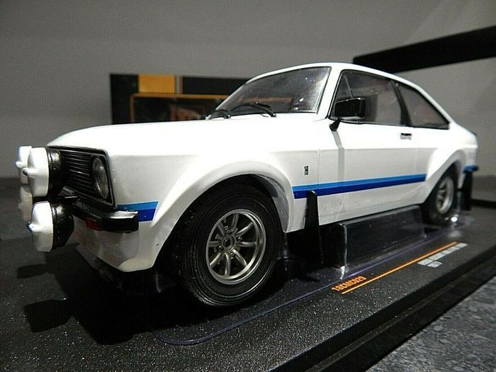 Ford Escort mk2 RS 1800 1977 1/18 New in Box