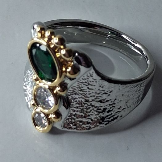 Two Tone Centre Gem & Crystal Vintage Ring