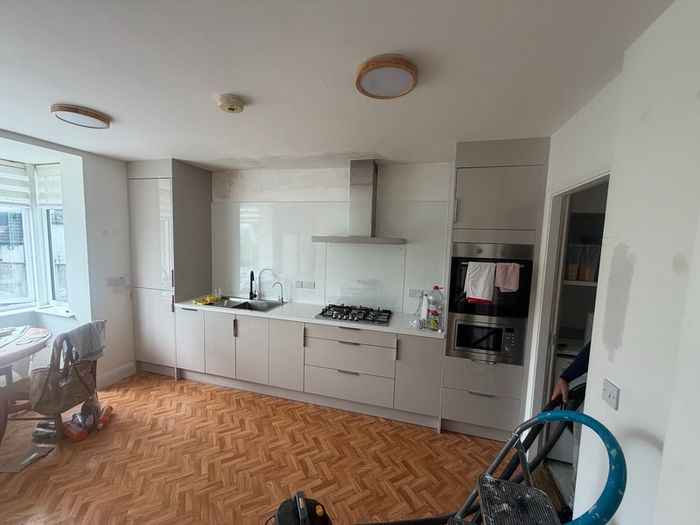 Carpenter Handyman kitchen fitter Flat pack specialist