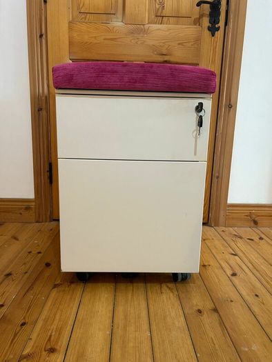 Steel Pedestals with Cushion Tops