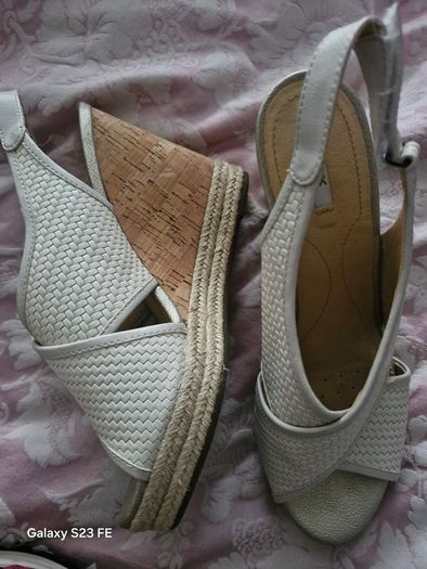 Ladies sandals