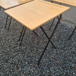18 x foldaway exam tables