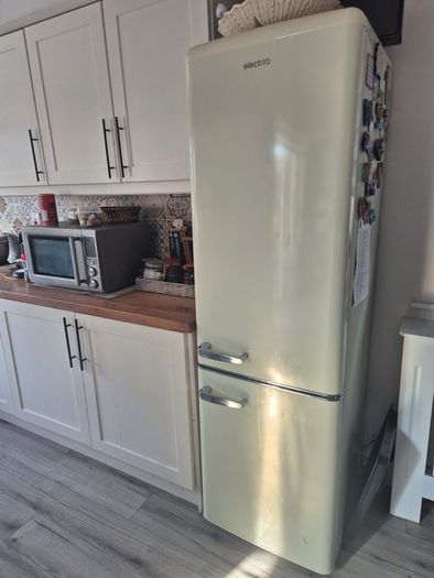 ElectriQ Retro Cream Fridge Freezer