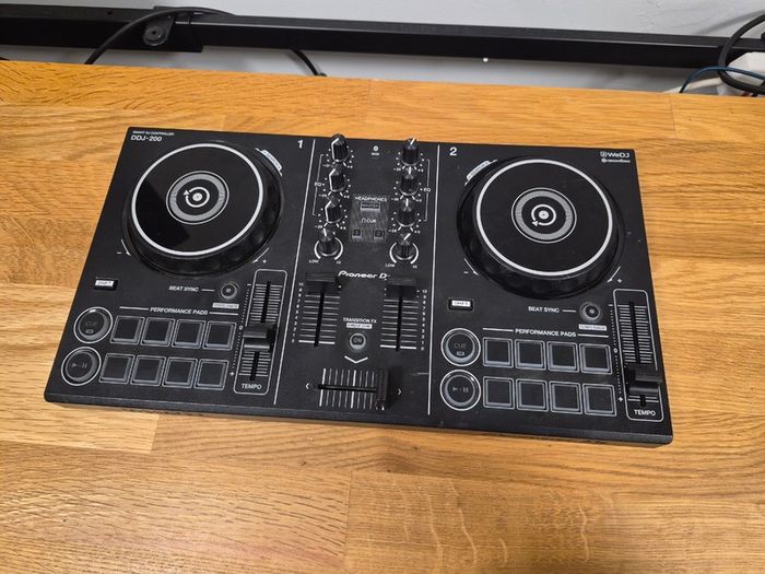 Pioneer DDJ-200 DJ Controller