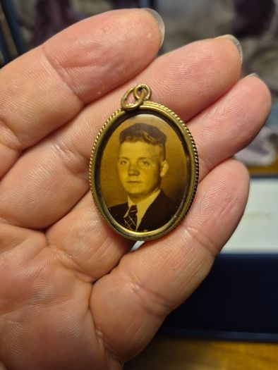 Antique Photo Locket with Engravement. WW1 Militaria