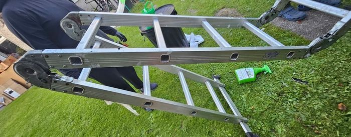 Multi purpose aluminium ladder