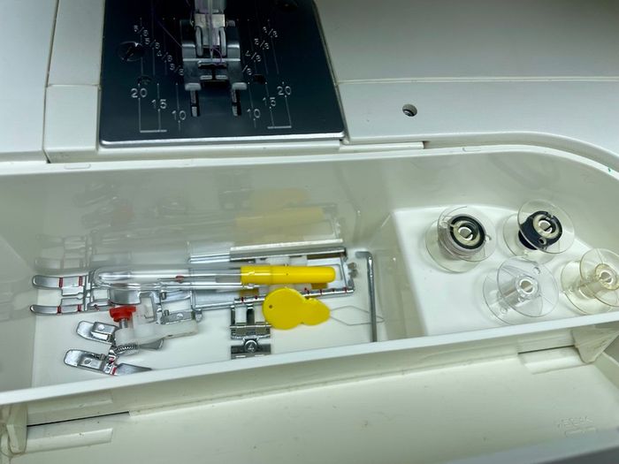 PFAFF hobby 1030 Heavy Duty Sewing Machine - Just serviced - like new condition