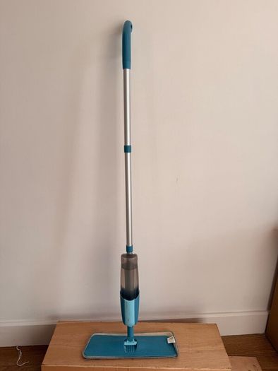 Free: Spray Mop with Refillable Tank and Microfibre Pad