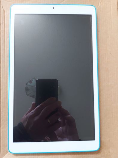 EIR 10.1 inch Tablet, Model 8079, Camera, internet, youtube, in excellent condition