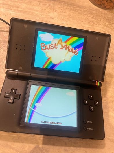 DS lite with 2 games