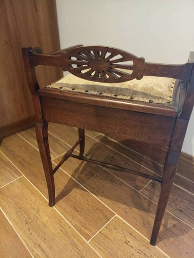 Piano stool