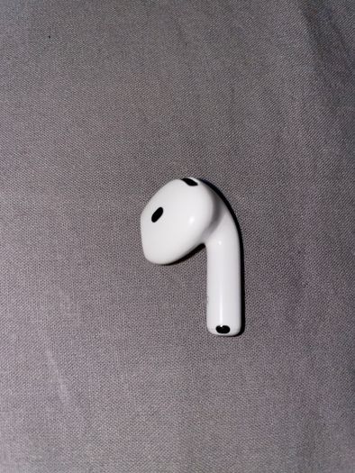 AirPods 4 ANC -right ear bud