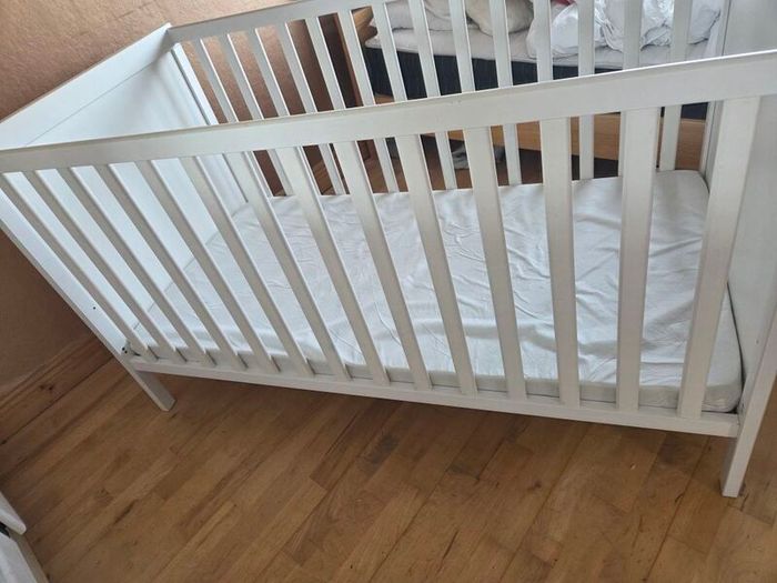 White cot