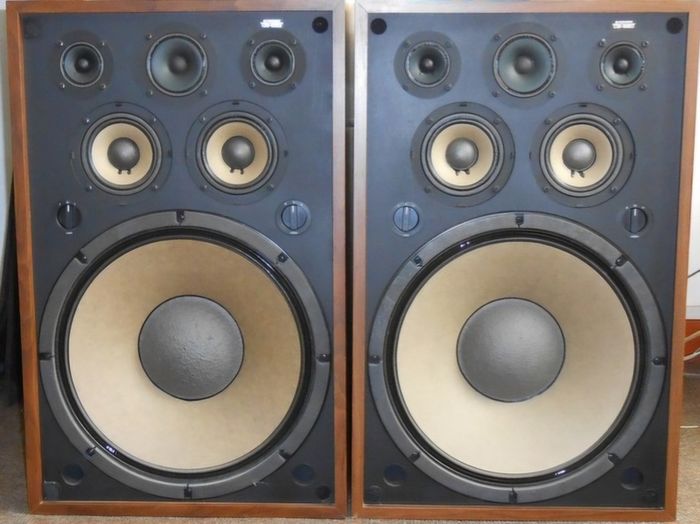 The rarest Holly Grail Pioneer speakers ever in pristine condition Pioneer CS-920 Ghost edition these were made exclusively for the American army in the 70's and were the Blueprint in the Pioneer Range