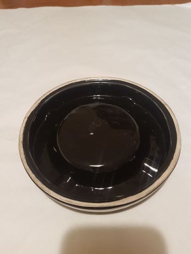 ansells bitter ceramic ashtray ,prefect condition, collectors item,,price includes post to anywhere in ireland thank you, hard to come by