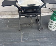 Weber Q2000 BBQ & stand
