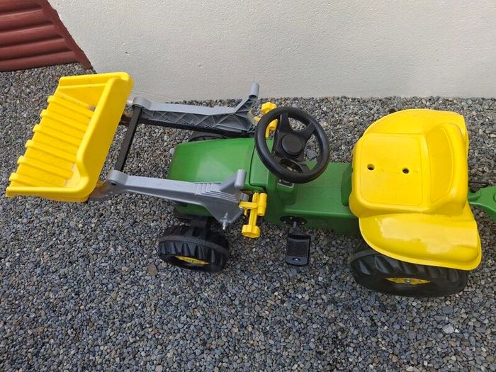 John Deere tractor and trailer