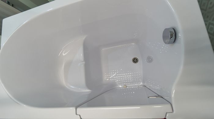 RUBIN WALK IN BATH with integral seat, door & low level entry