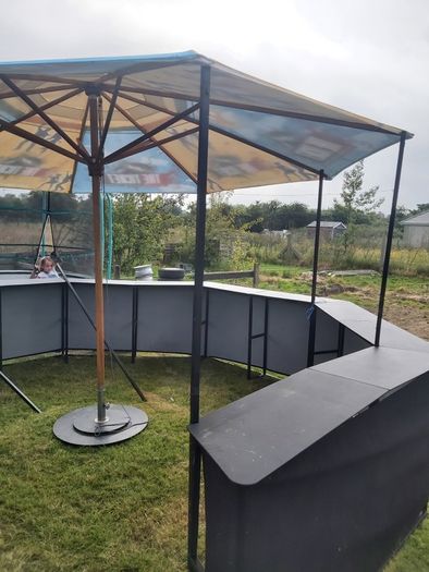 outdoor bar/food area