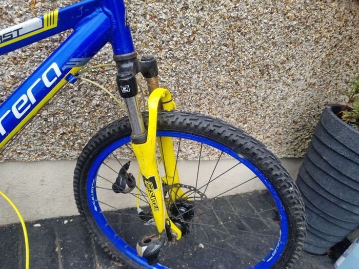 bike kids carrrera needs fixing