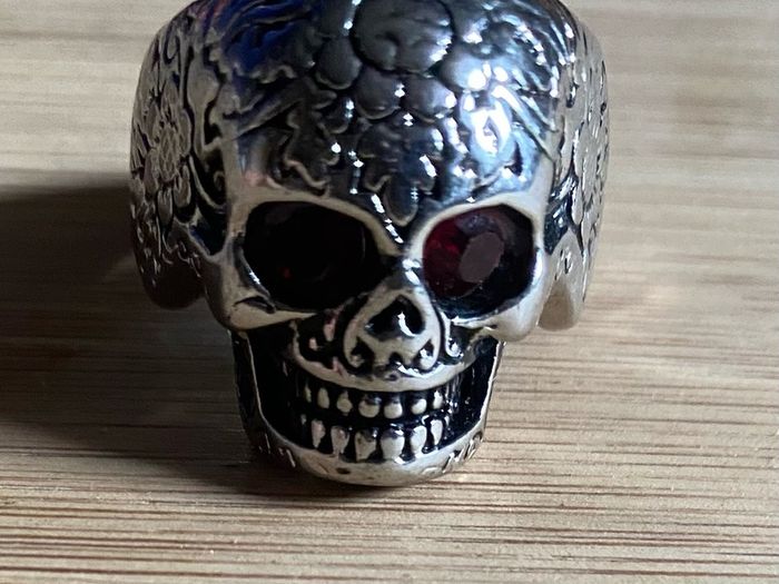 Skull ring red eyes large size