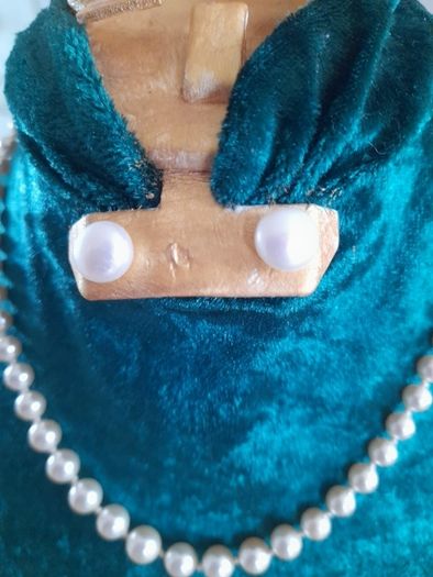 pearl necklace