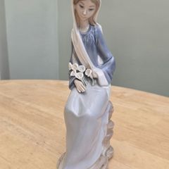 Genuine Vintage Lladro Figurine