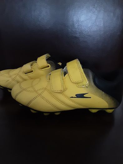 Football Boots/Junior Yellow Football Boots .. Size: 12 UK/FINAL Price Drop