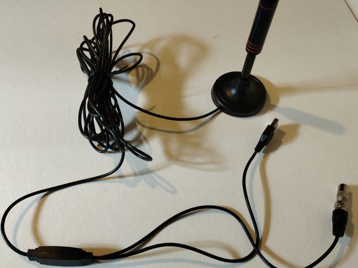 Indoor Amplified TV Aerial DVB-T2 25dBi - 5 Metre Cable