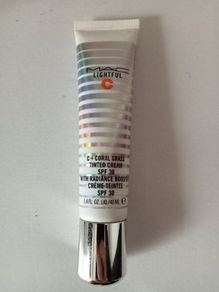 Mac Lightful C Coral Grass Tinted Cream