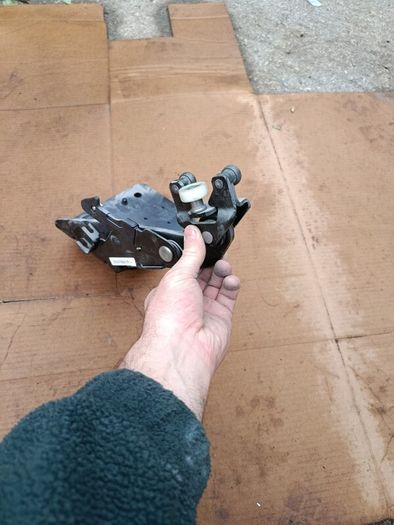 Renault master sliding door roller
