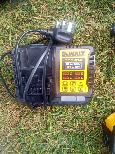 DeWalt 18v 4Ah Impact and Drill (Barely Used)