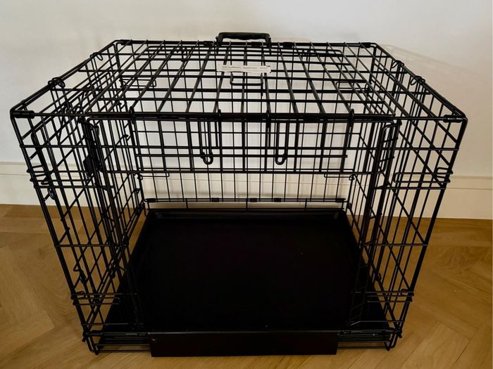 Indoor dog crate