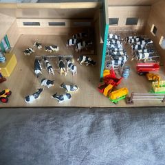 1:32 scale kids globe wooden farm shed with toys.