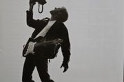 Bryan Adams - Walking Up The Neighbours.