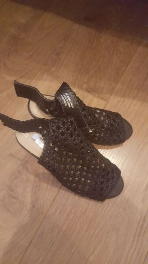 Ladies shoes