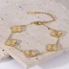 Stunning gold bracelet