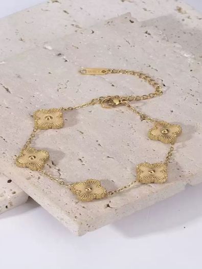 Stunning gold bracelet