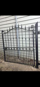 Side gate
