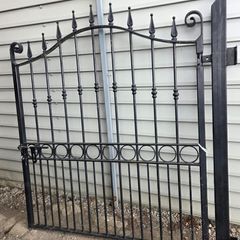 Side gate