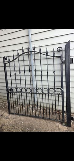 Side gate