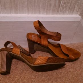 Sandle strap heels