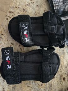 skate wrist supports