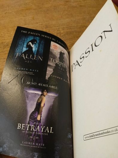 Paperback book, Passion Lauren Kate