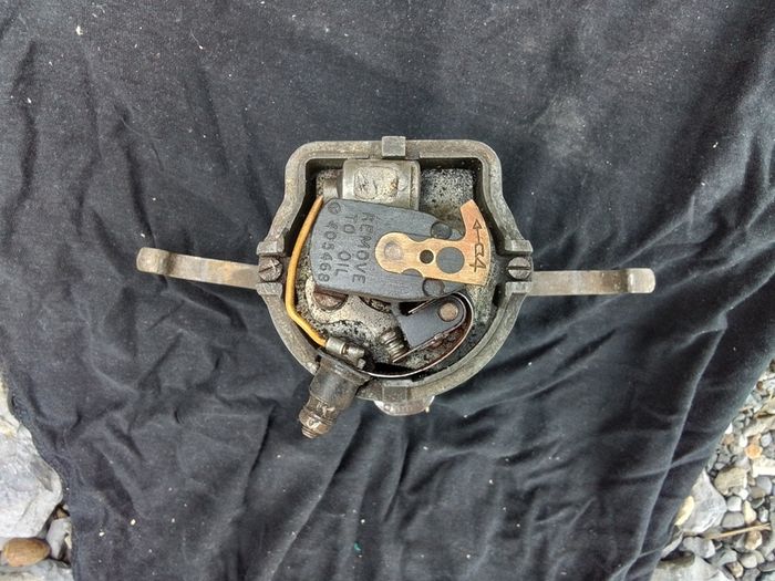 Old Type Distributor D2A 40402H.