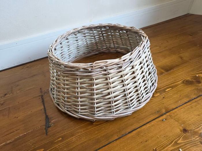 Krinner Christmas Tree Stand & Wicker Surround