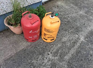 empty gas cyclinders