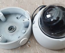 HDCVI varifocal 4MP dome camera with bases