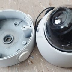 HDCVI varifocal 4MP dome camera with bases